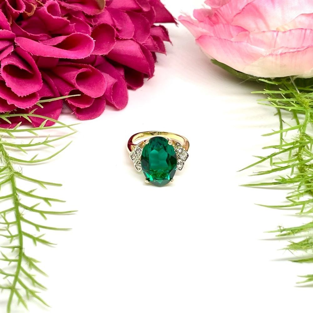 NEW⚜️ESTATE 18K Emerald Crystal Vintage Style Cocktail Ring